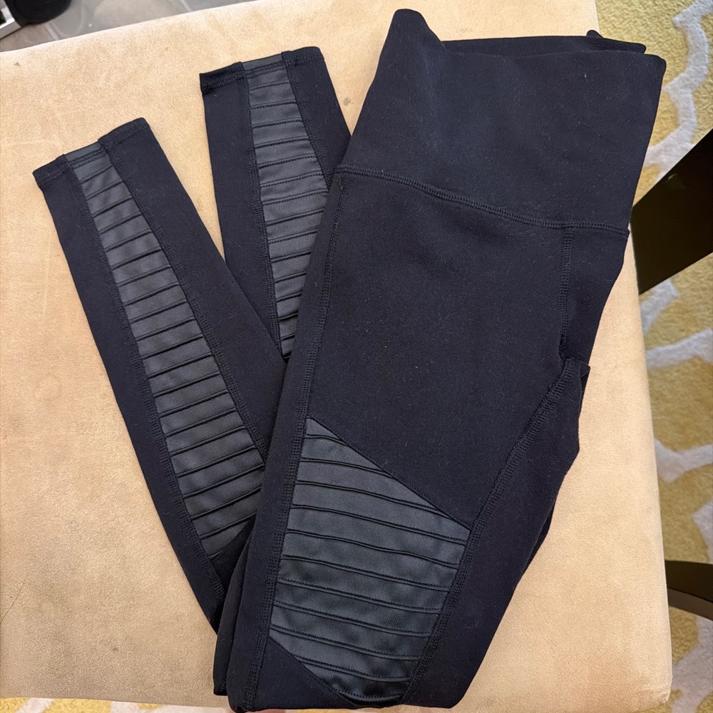 XS Alo Leggings with Ribbed Detail